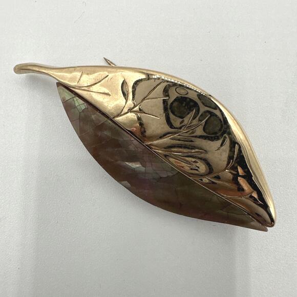 Gold Tone Brooch - Pin , Mother Of Pearl Mosaic Leaf - Liz Claiborne, J-01-30 - Picture 1 of 6